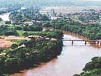 Vista a�rea do rio Mogi Gua�u, na cidade de Porto Ferreira